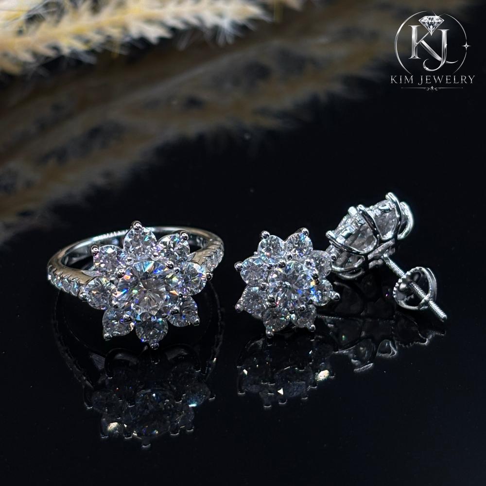 Flower Moissanite Stud Earrings