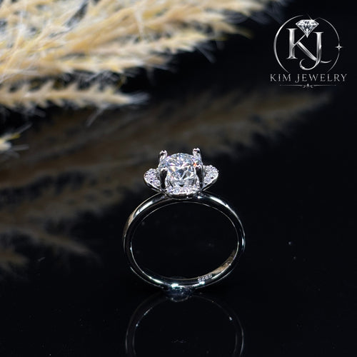 1CT VVS D Color Round Cut Clover Halo Moissanite Engagement Ring