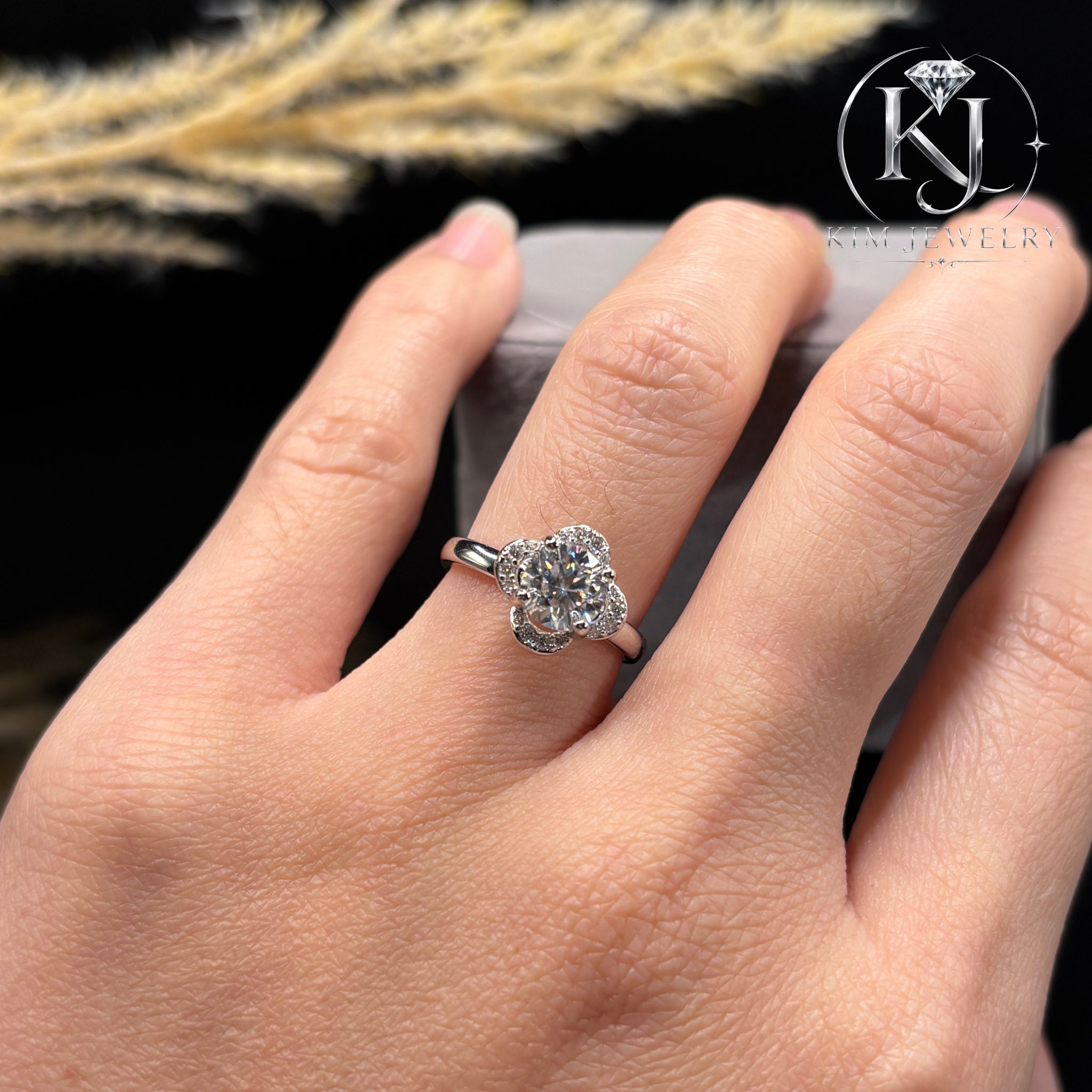 1CT VVS D Color Round Cut Clover Halo Moissanite Engagement Ring