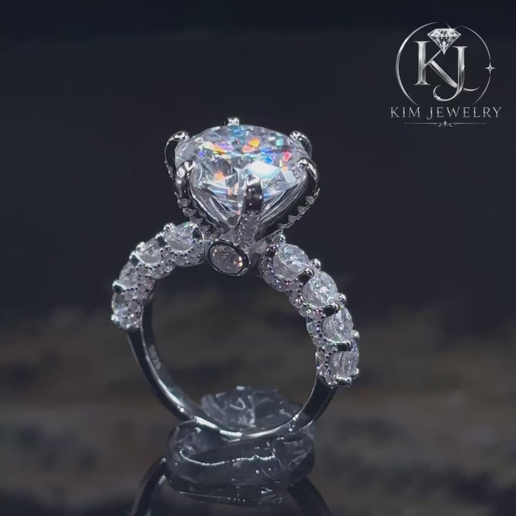 Round Cut Moissanite Engagement Ring