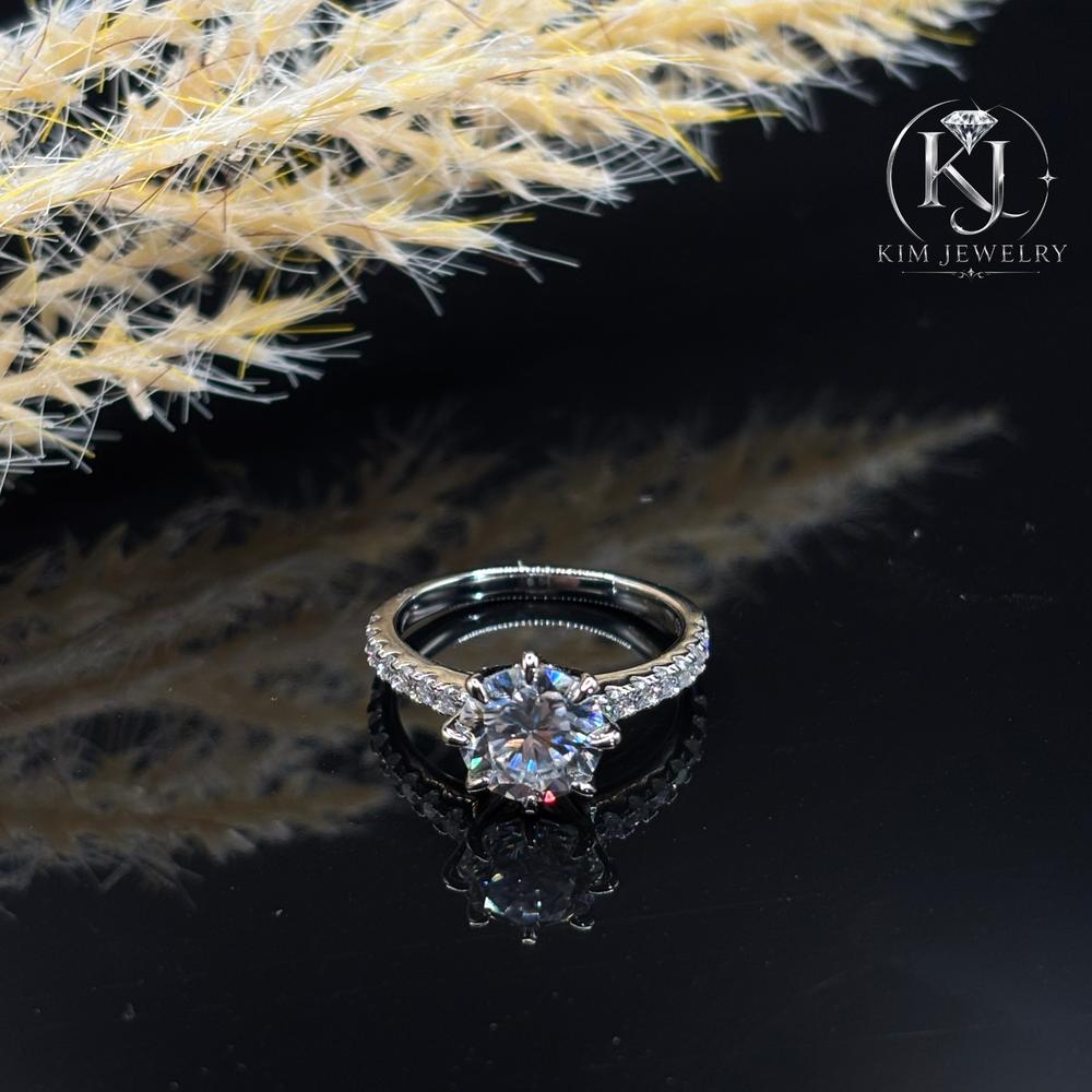 1CT | 2CT Round Cut Moissanite Ring - D Color, VVS Clarity, GRA Certified